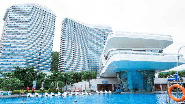 在人潮湧湧的網紅秘境 邂逅清新空氣及浪花