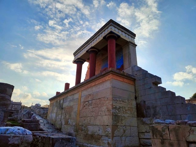 Palace of Knossos: A Glimpse into Minoan Civilization 🏛️✨
