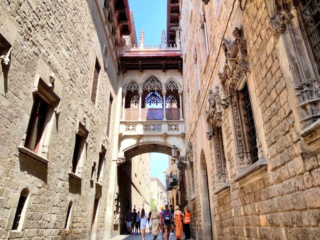 Morning Stroll Through Historic Barcelona 🌅🏰