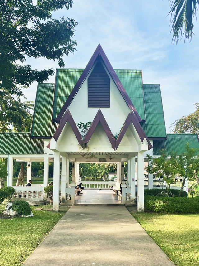 Bangkok’s Green Heart: Springtime Strolls in Lumphini Park