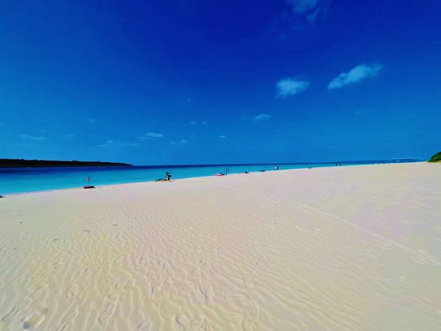在宮古島的海風裡，邂逅那片澄澈如詩的湛藍天地