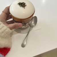 【澳門限定☁️MOMOKAWA米乳拿鐵！圓滾雪球萌到捨唔得飲】 
