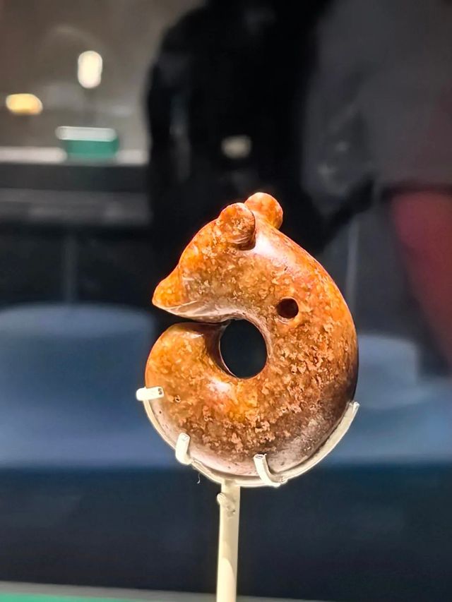 終於等到你！上海博物館紅山玉器展5000年群龍出動