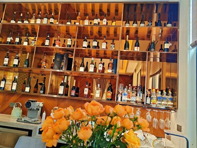 《西山隱酒店：花酒相伴的溫馨港灣》