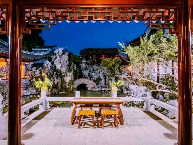 姑蘇夢華錄】夜宿花築奢·墨客園，一枕書香伴江南**  