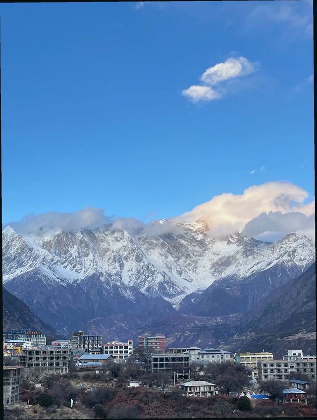 藏地必去日照金山