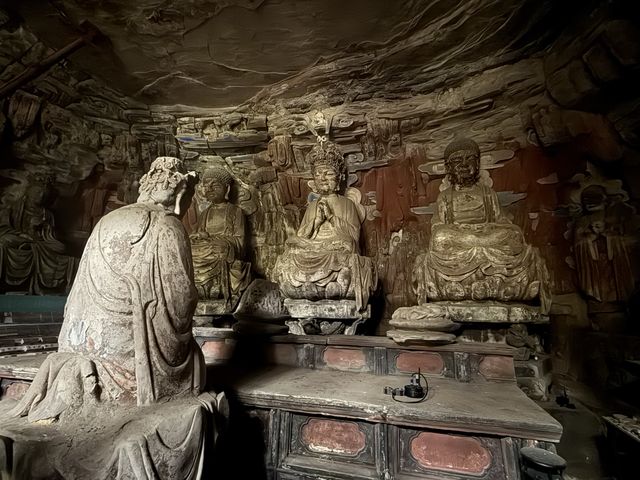 朋師傅和解說小張都超好的，朋師傅還給我們推薦了當地真的防空洞火鍋 在重慶大足的群山崖壁間，藏著一