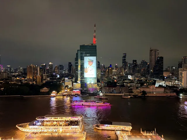 雖然今天曼谷下雨,但是還是看到了日落 雖然今天曼谷下雨,但是還是看到了日落