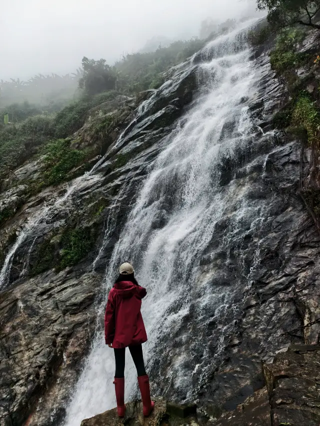 I have proof that Qiongzhong Baihualing on a rainy day is a fairyland