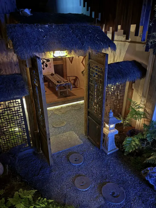 This family courtyard hotel next to Wenshu Monastery made me stay for 3 days straight without wanting to leave