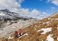 雪山之眸：野馬海子與貢嘎山系的冬日對話