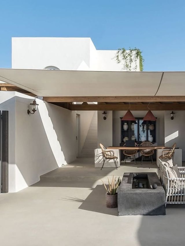 希臘聖托里尼｜打卡隱藏黑沙灘邊的絕美酒店