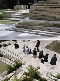 突然間：一片寂靜。