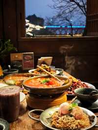 重慶帶娃必衝!下浩里夜景C位融合菜,窗邊怼臉看大橋