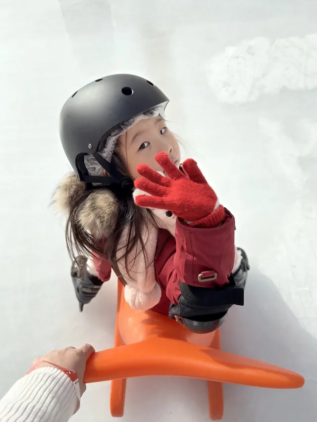 4歲寶寶的第一次上冰體驗! 4歲寶寶的第一次上冰體驗!