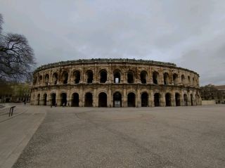 นีมส์: โคลอสเซียมโรมันอันยิ่งใหญ่ที่คุณไม่ควรพลาด 🇫🇷🏛️