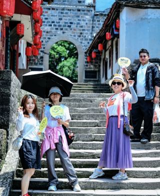 In the old alleys and green shade of Zhouzi, gently fold away the summer heat!!!