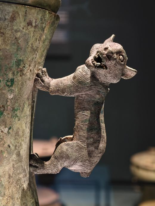 上海博物館｜古代滇国の「貯金箱」：八牛の貝殻容器はまさに驚異的