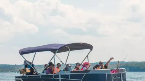 65ドルで一日遊べる！トロントの夏に最もお得な日帰り旅行！ — traveler post in Simcoe County