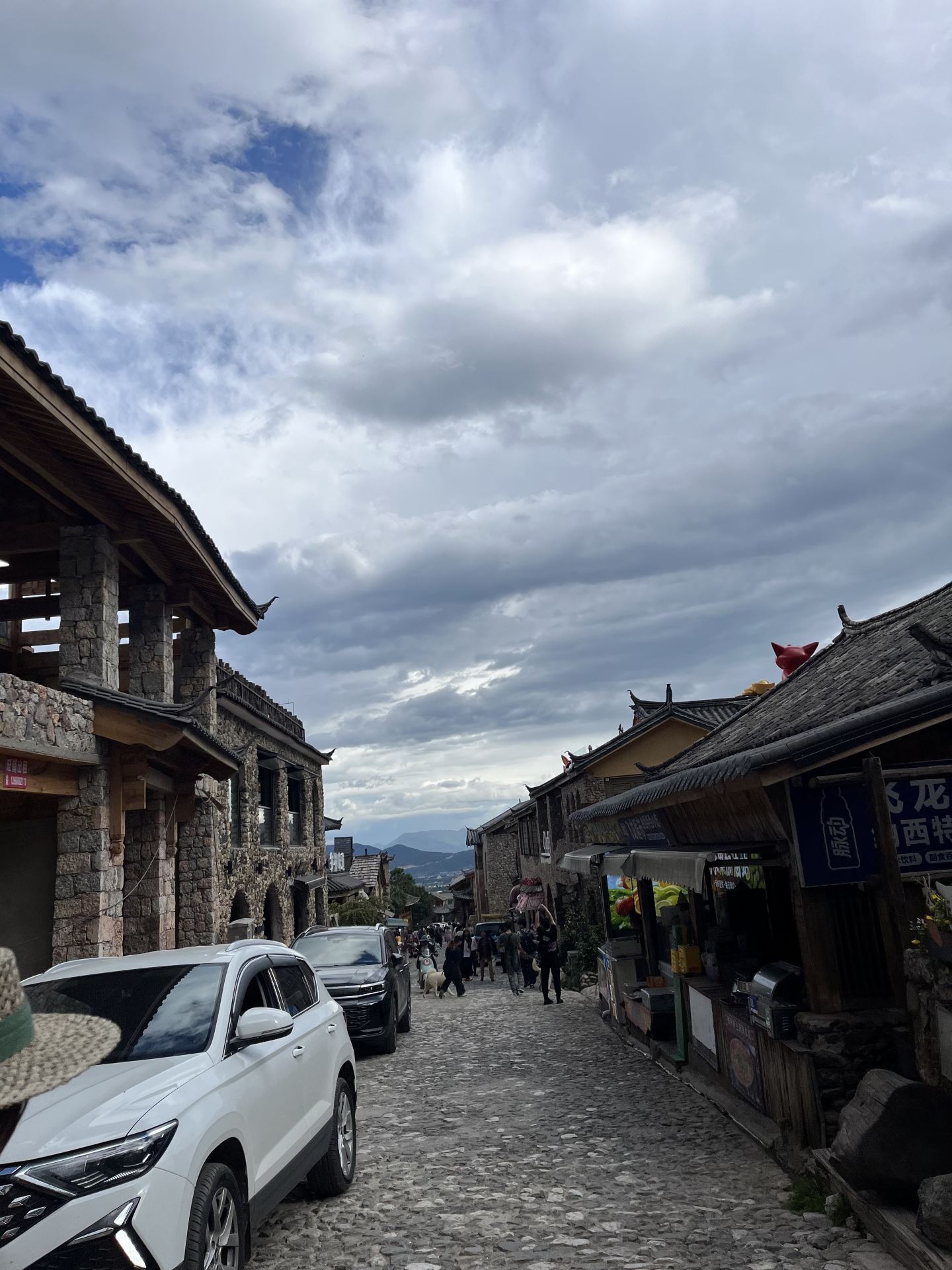 Skip the crowded Lijiang Old Town! I've found a healing village.