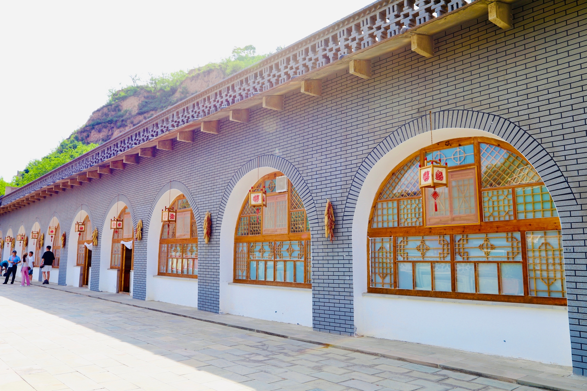 A Red Exemplar Village on the Loess Plateau | Haojiaqiao Scenic Area Complete Travel Guide & Ticketing Information Location: Haojiaqiao Village, Zhangjiabian Town, Suide County, Yulin City (near the county seat)