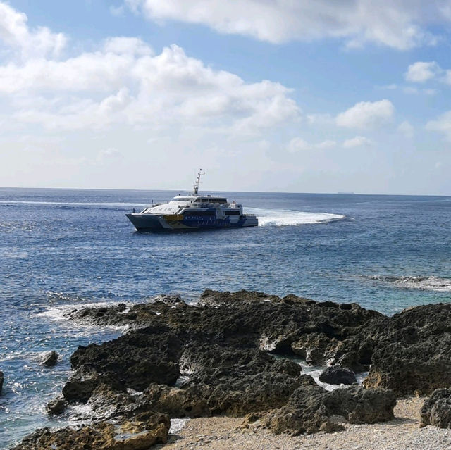 前往離島，台東搭船到蘭嶼。