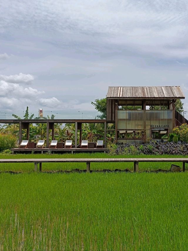 คาเฟ่วิวสวย "มีนา Cafe' Kachanaburi"