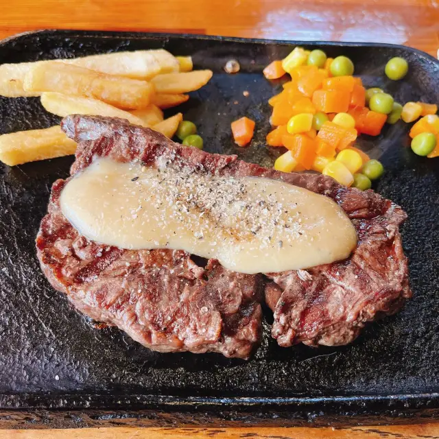 諏訪湖を見ながら食べるステーキ屋さん🥩