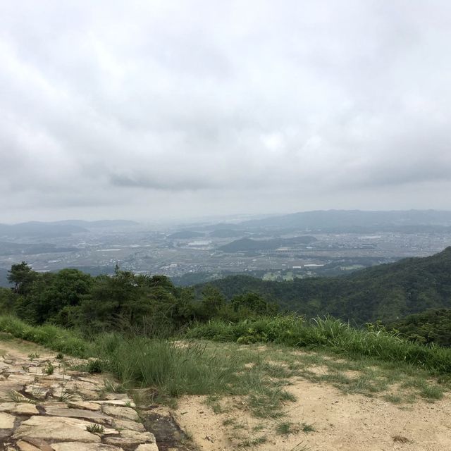 鬼之城-日本百大名城之一，陰暗天色更添神袐