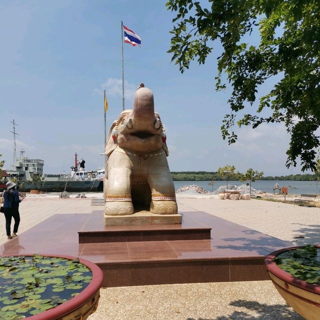 พระบรมราชานุสรณ์​ สมเด็จพระเจ้าตากสินมหาราช​ จันทบุรี​ 
