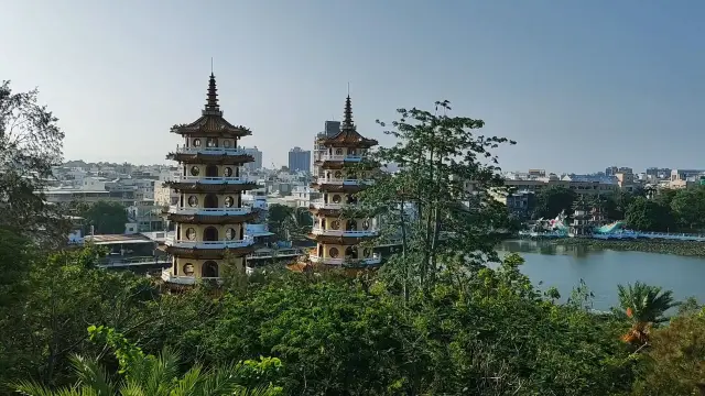 龟山观景平台赏莲潭风光