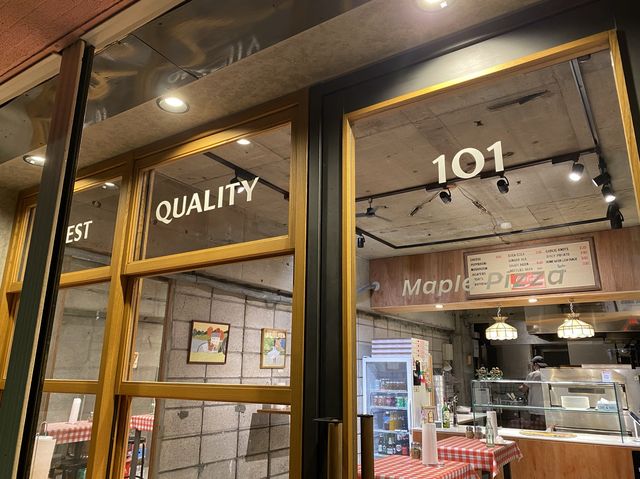 東京・台東区。路地裏グルメ『Maple Pizza』
