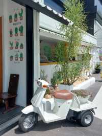 COFFEE ASHIBI SRIRACHA คาเฟ่มินิมอลสไตล์ญี่ปุ่น