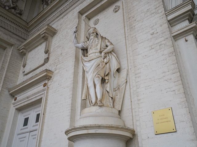 布魯塞爾🇧🇪安靜在城市中的美麗教堂💒