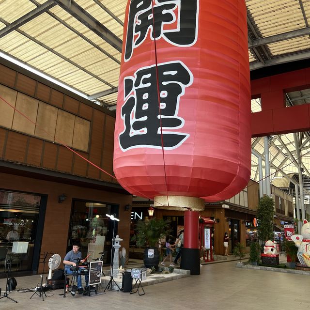 The Paseo Park กาญจนาภิเษก คอมมูนิตี้มอลล์ 