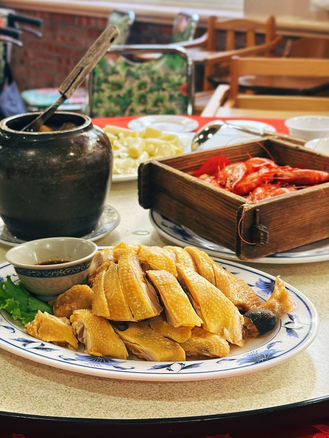 《新北》隱身山區的台菜館 用餐還能逛小型動物園-台灣山豬城