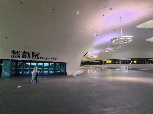 高雄鳳山 | 衛武營藝術文化中心，台灣唯一的葡萄園式音樂廳