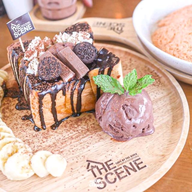จิบกาแฟรับลมชิลๆ ที่คาเฟ่วิวโค้งแม่น้ำ