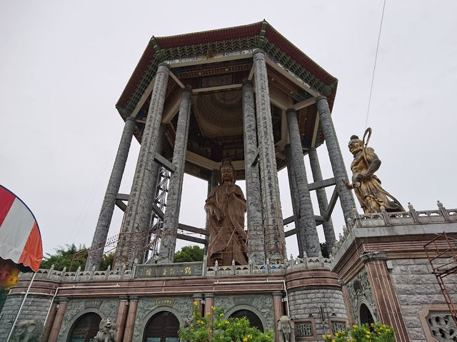 Tranquil Elevation to the Kek Lok Si temple