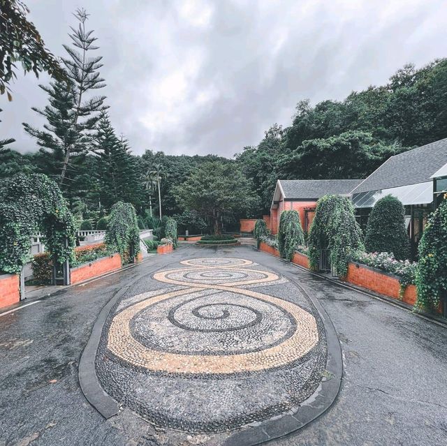 Flora Creek Hotel