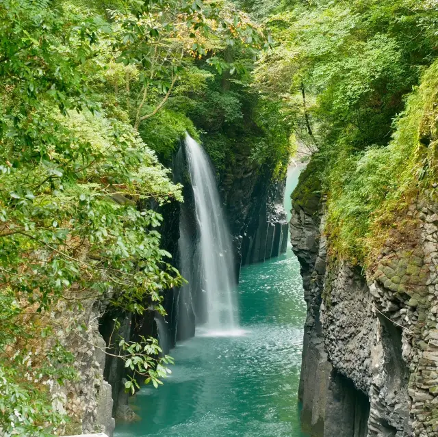 【A Must-Visit Waterfall Spot】Takachiho Gorge.