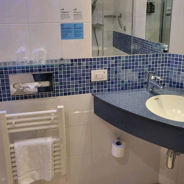 米蘭機場最方便的酒店，房間安靜舒適，有免費車