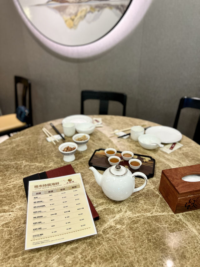 一個價錢吃到鮑魚`燕窩`海參`魚翅既潮洲菜😍🥢