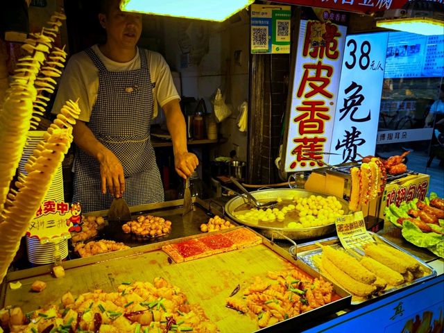 Culinary Gems of Xi’an: Must-Try Foods in the Muslim Quarter.