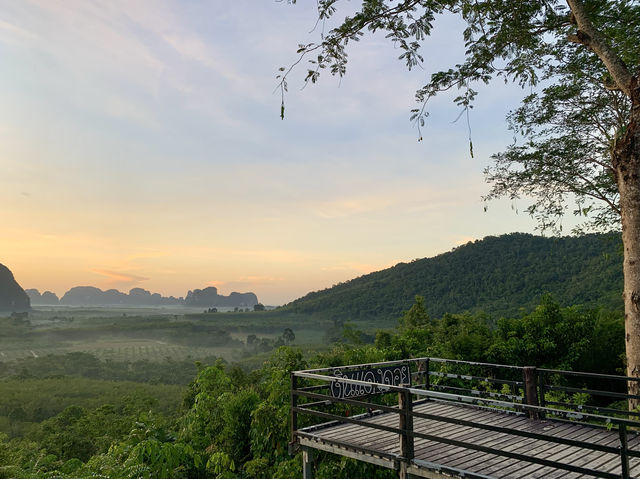 จิบกาแฟ ชมวิว แลหมอก 360 องศา กระบี่⛰🌥