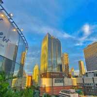 Rooftop Bar ที่มีโชว์ควงกระบองไฟในกทม