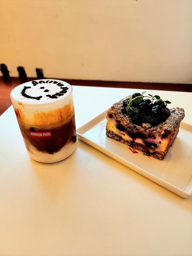 한남동 카페 네로우 패스 골목 사이 숨겨진 곳