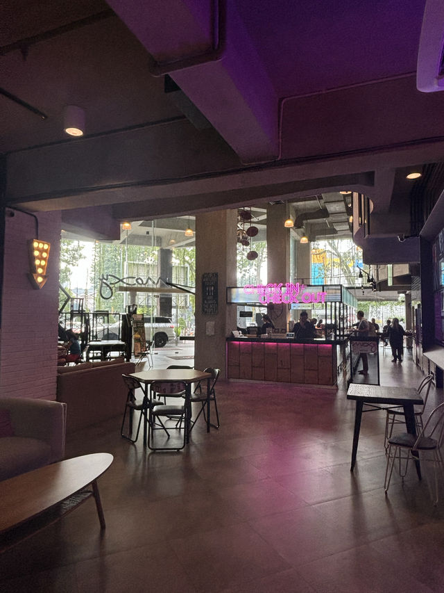 Moxy Bandung โรงแรมสไตล์โมเดิร์นใน Bandung