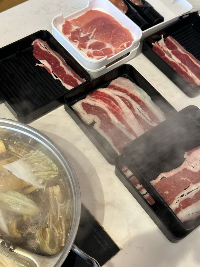 แบงค์ ชาบู 🍱🥘 ชาบูที่เนื้อสดและคุณภาพดีมากๆ 