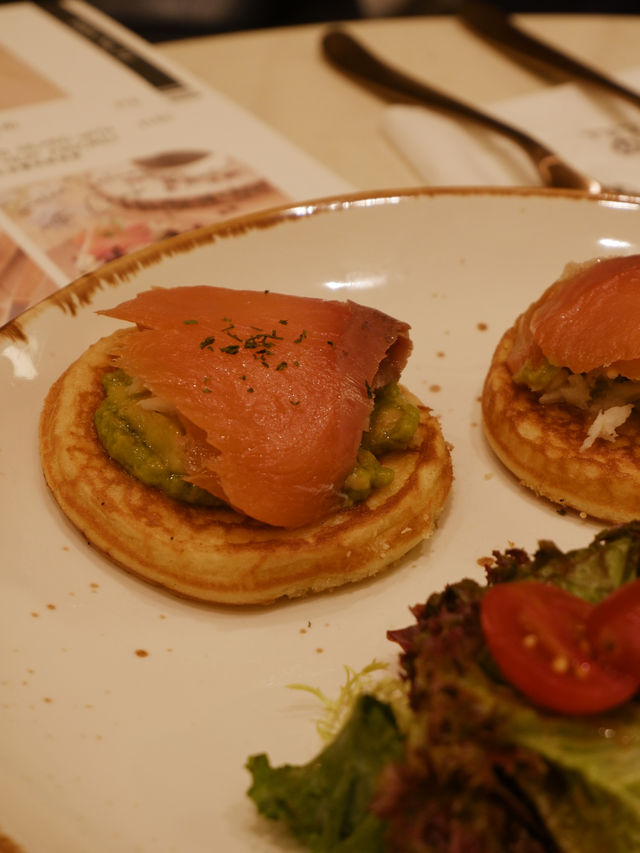 𖤣𖤥元朗Cafe｜鮮艷色彩的甜品和主食
